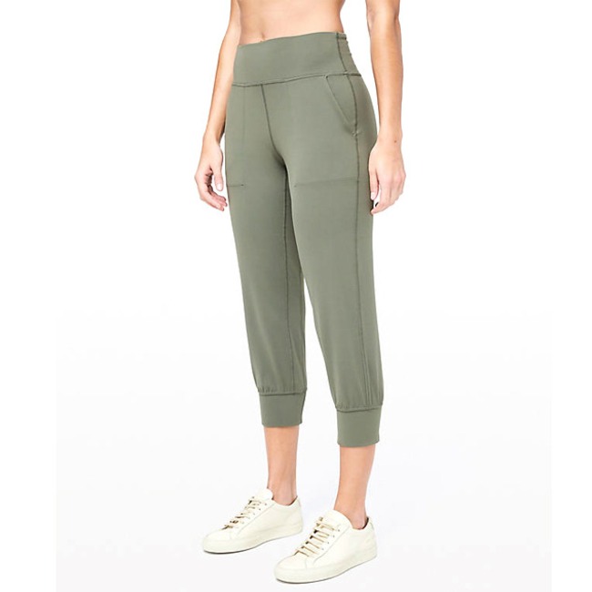 E-Comm: LuluLemon Workout Bottoms We're Obsessed With